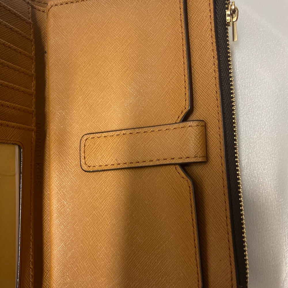 ✨Micheal Kors Wallet✨ - Picture 7 of 7